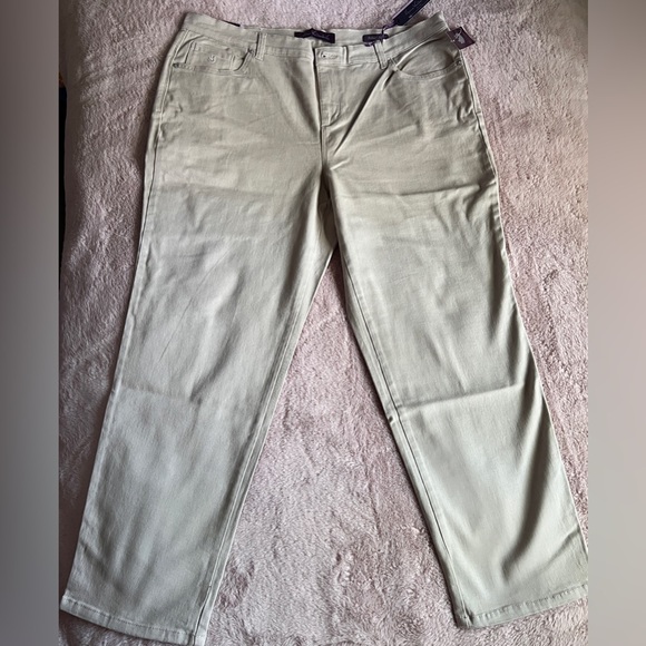 Gloria Vanderbilt - Amanda Jeans - Picture 4 of 14